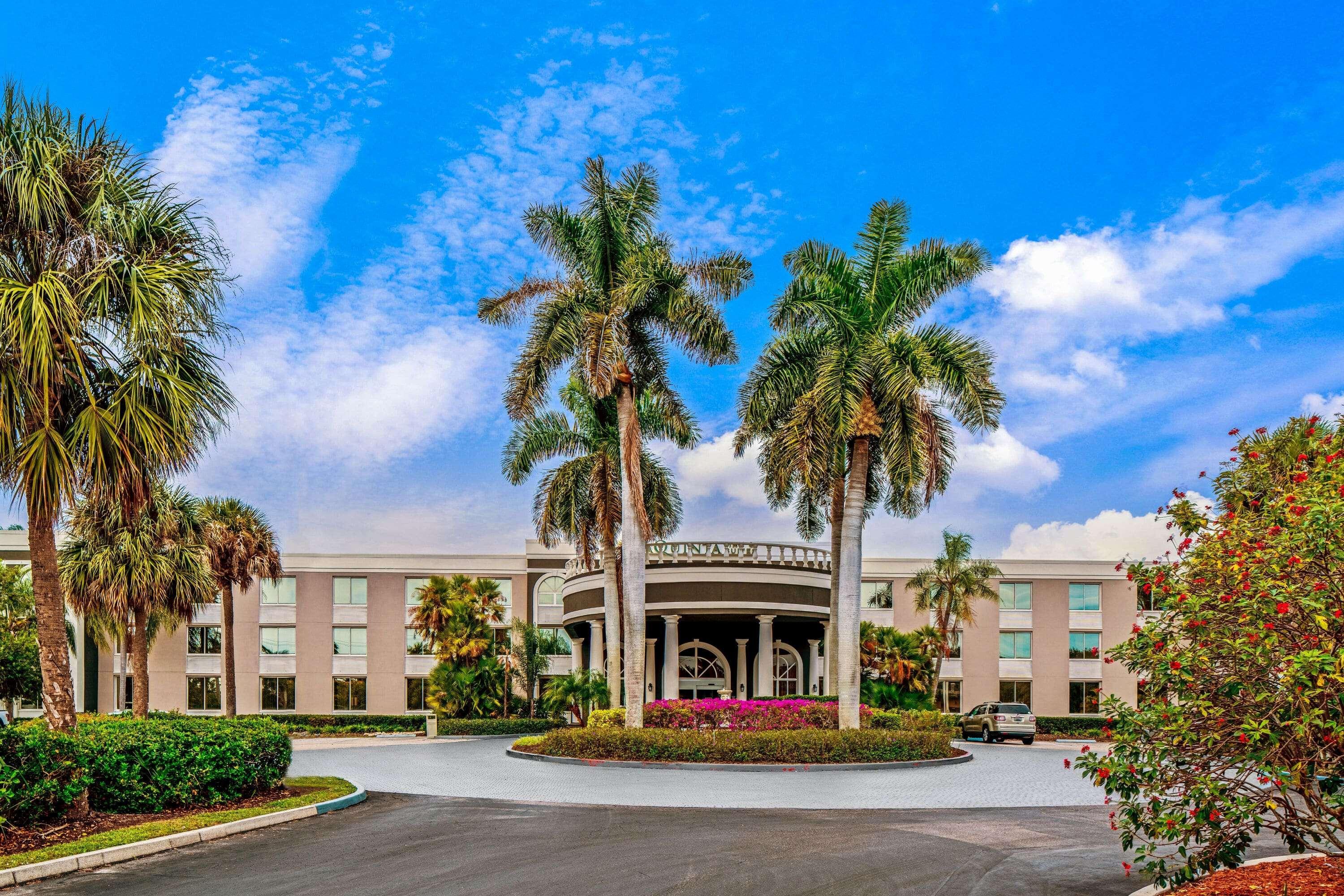 La Quinta By Wyndham Naples Downtown Exterior foto