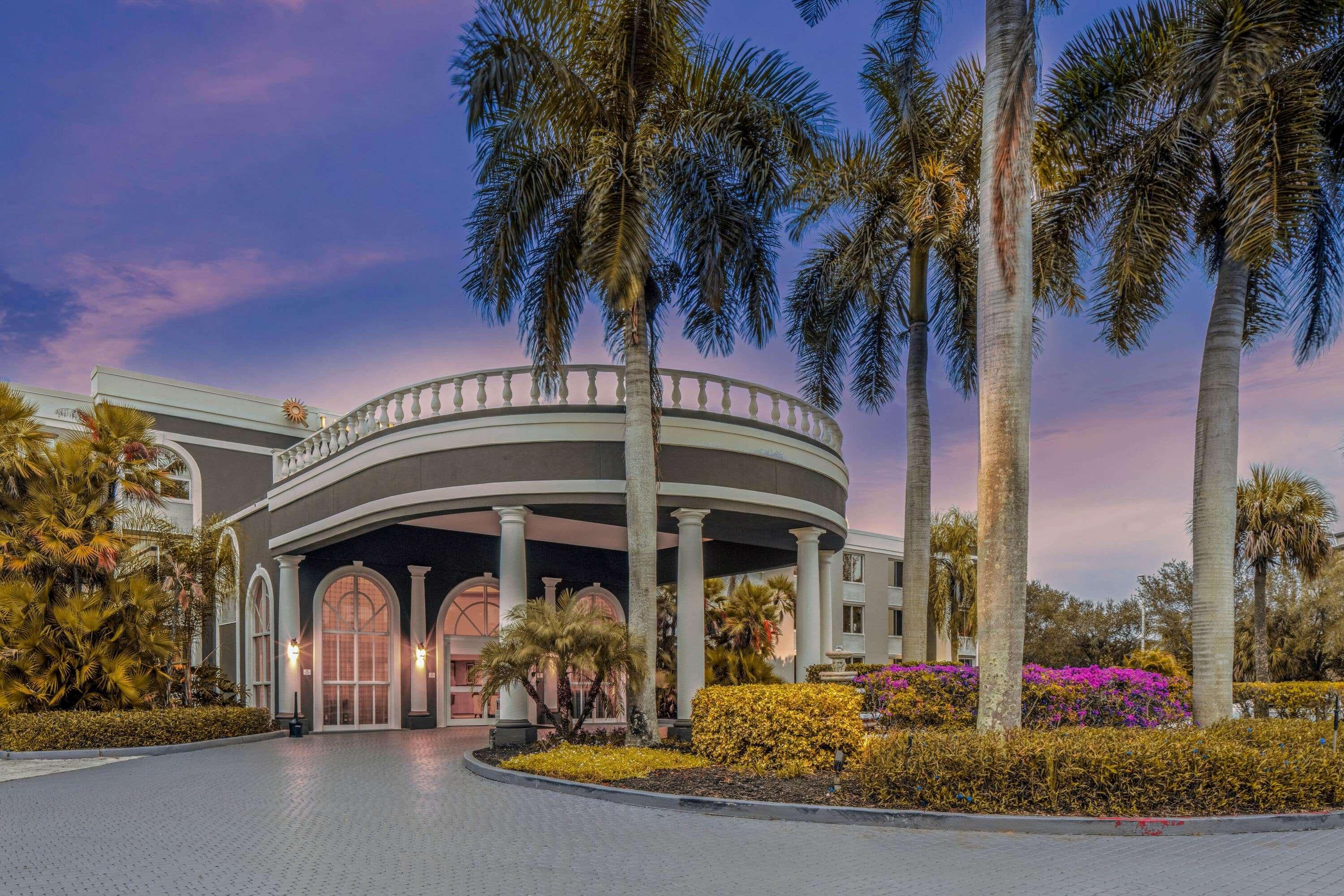 La Quinta By Wyndham Naples Downtown Exterior foto