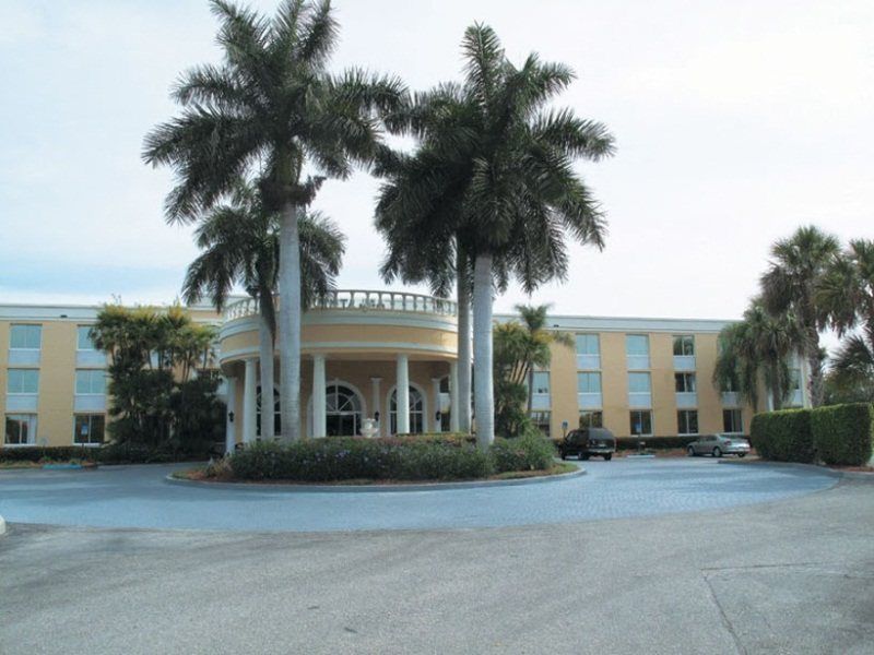 La Quinta By Wyndham Naples Downtown Exterior foto