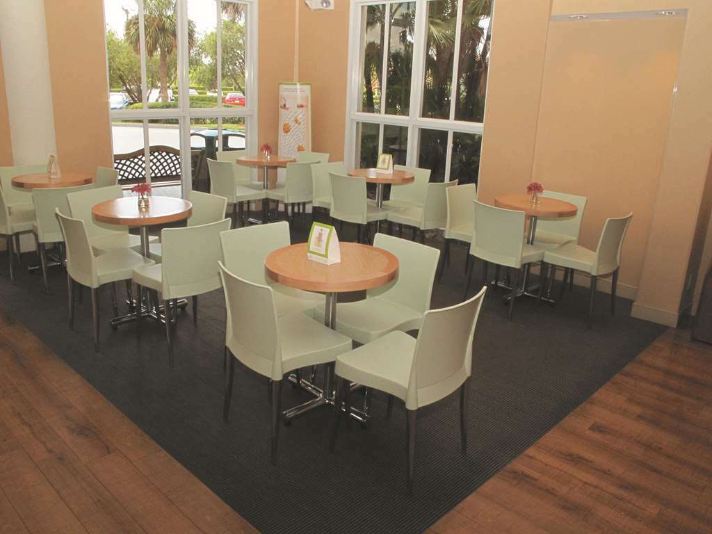 La Quinta By Wyndham Naples Downtown Facilidades foto