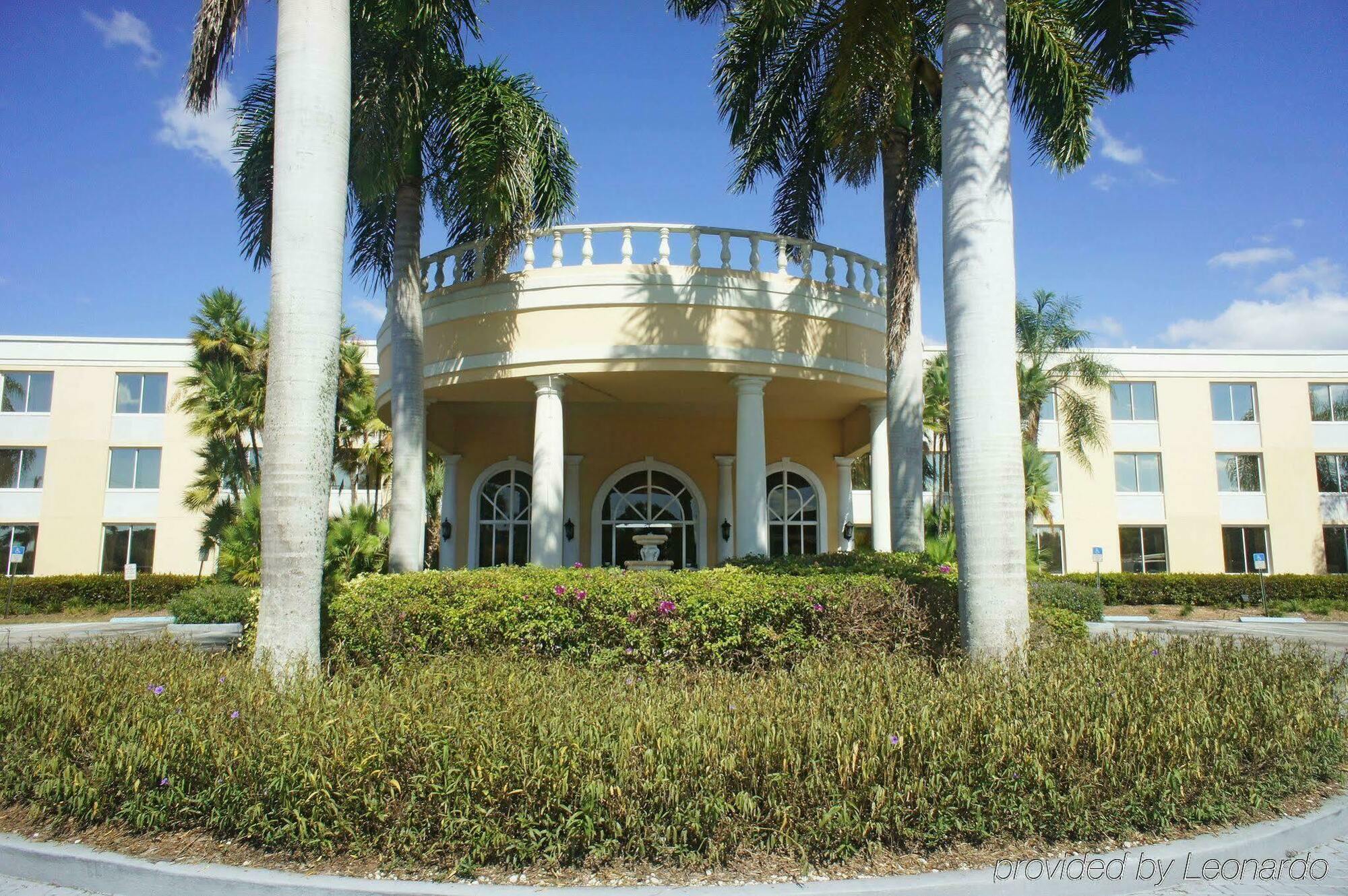 La Quinta By Wyndham Naples Downtown Exterior foto